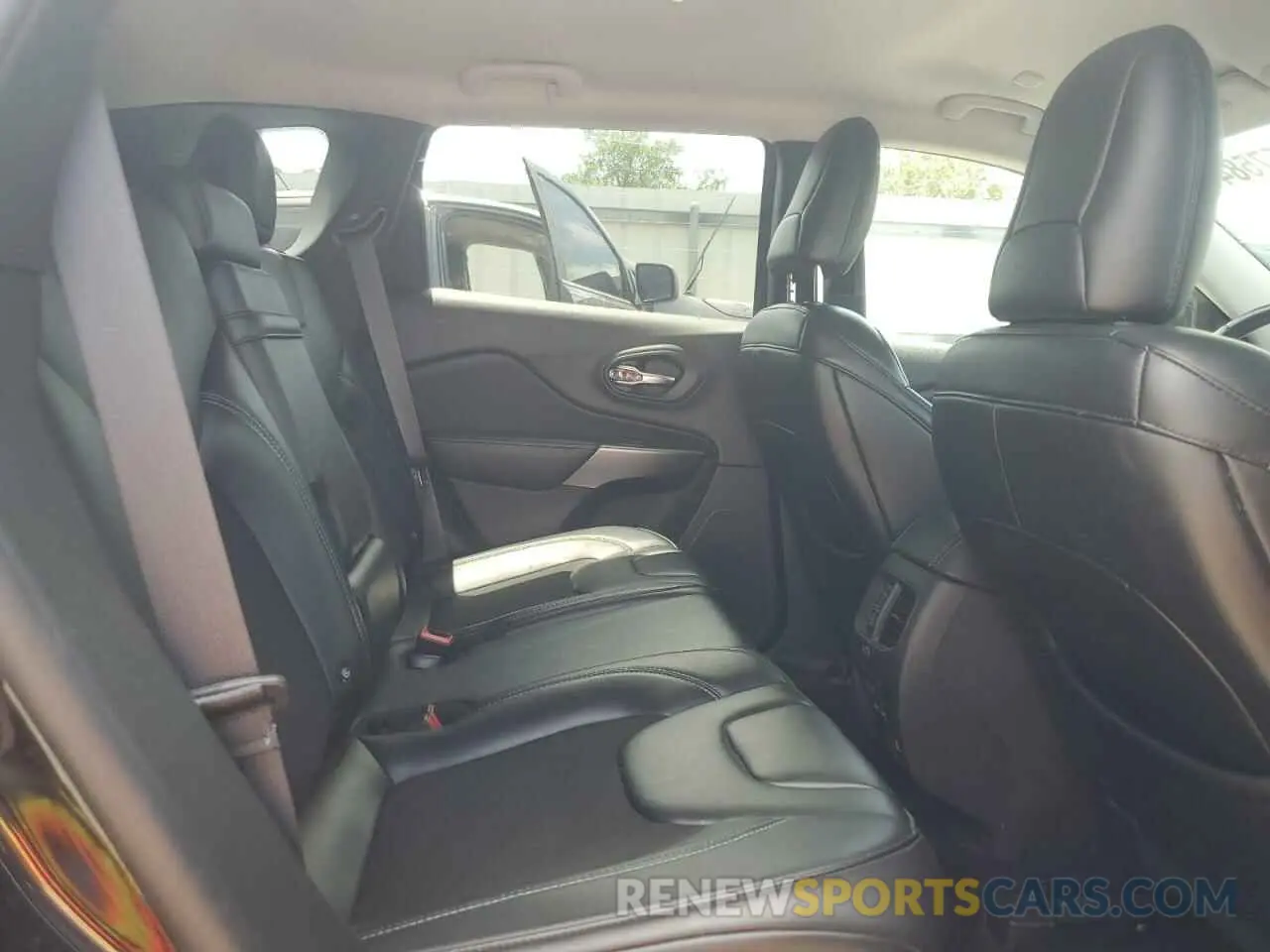 11 Photograph of a damaged car 1C4PJLLN8KD151894 JEEP GRAND CHER 2019
