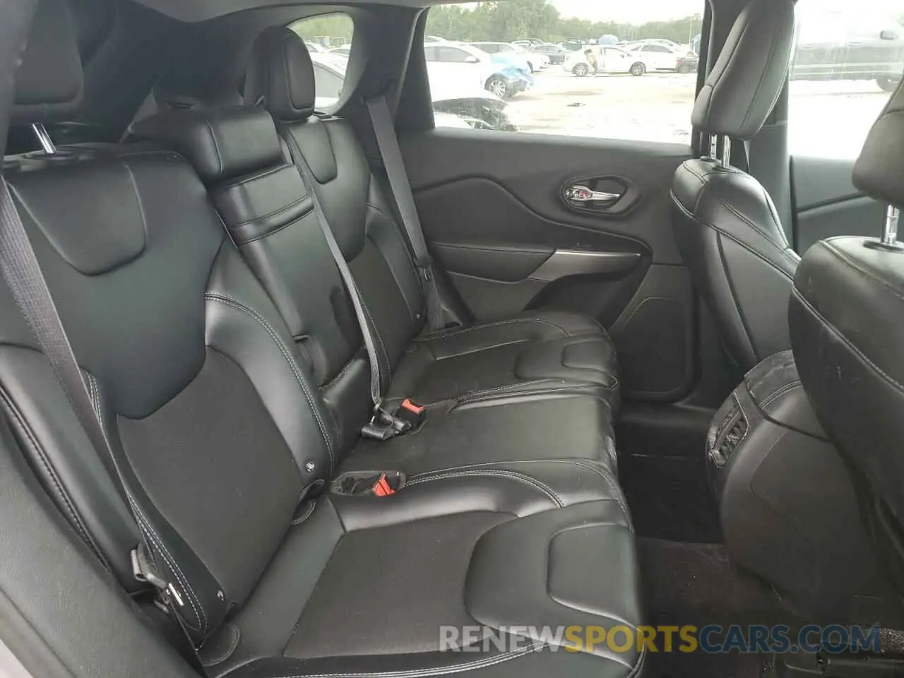 11 Photograph of a damaged car 1C4PJLLX5KD205136 JEEP GRAND CHER 2019