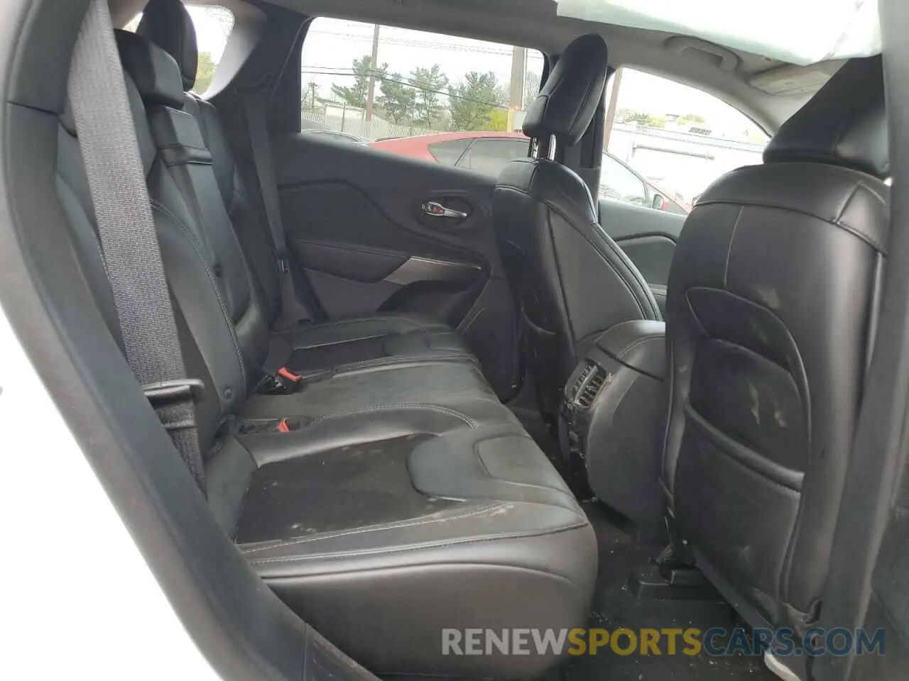 11 Photograph of a damaged car 1C4PJLLX5KD272092 JEEP GRAND CHER 2019