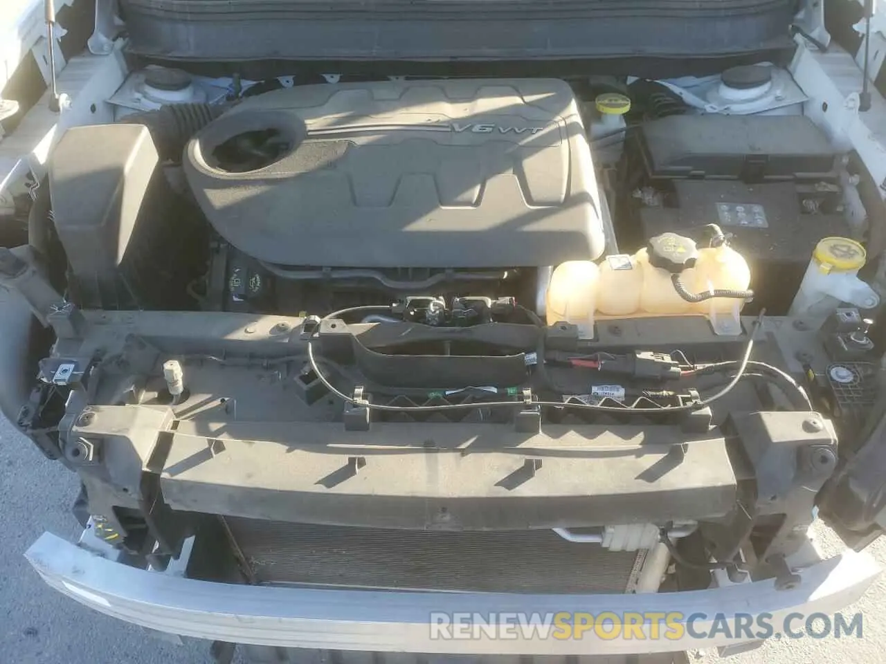 11 Photograph of a damaged car 1C4PJLLX5KD381586 JEEP GRAND CHER 2019