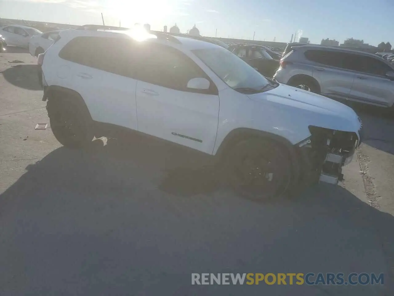4 Photograph of a damaged car 1C4PJLLX5KD381586 JEEP GRAND CHER 2019