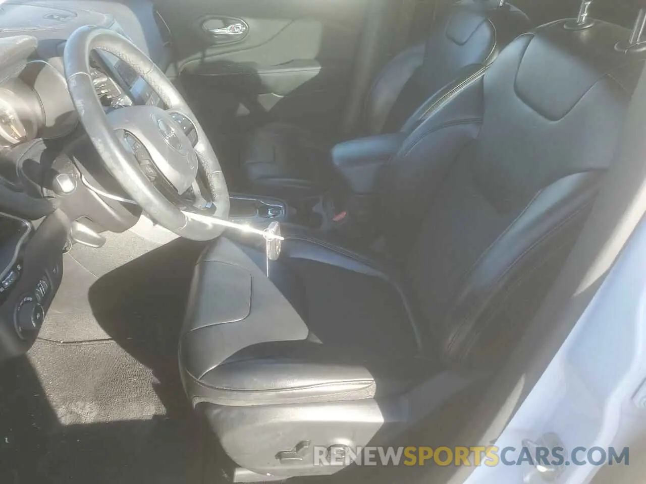 7 Photograph of a damaged car 1C4PJLLX5KD381586 JEEP GRAND CHER 2019