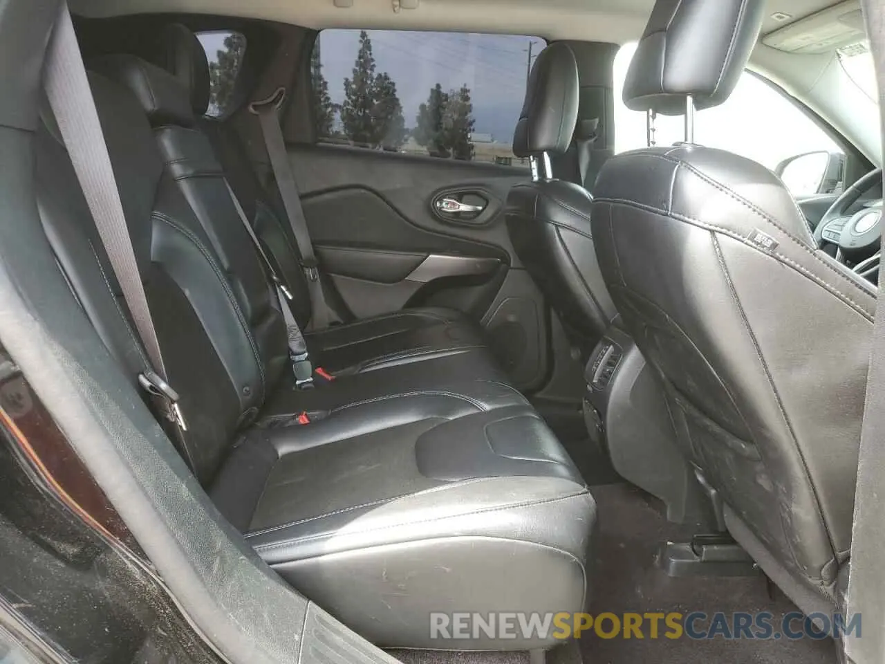 10 Photograph of a damaged car 1C4PJLLX7KD206465 JEEP GRAND CHER 2019