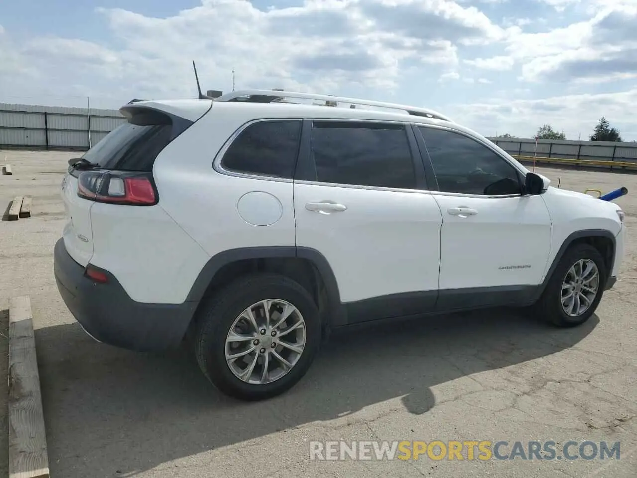 3 Photograph of a damaged car 1C4PJLLX9KD130215 JEEP GRAND CHER 2019