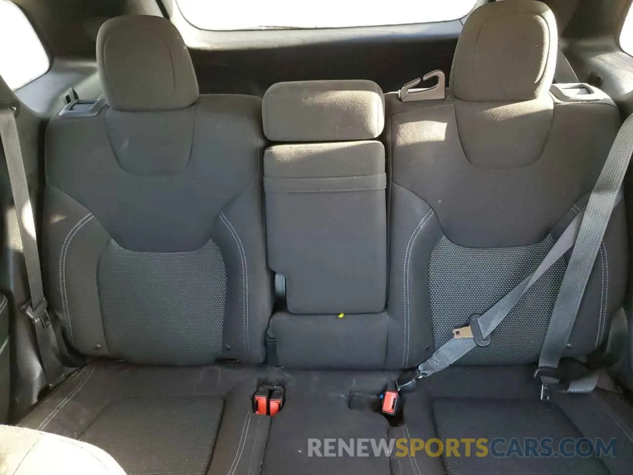 10 Photograph of a damaged car 1C4PJMAX2KD347338 JEEP GRAND CHER 2019