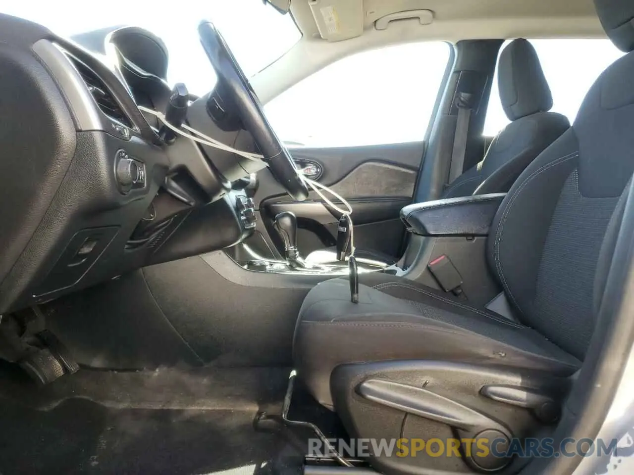 7 Photograph of a damaged car 1C4PJMAX2KD347338 JEEP GRAND CHER 2019