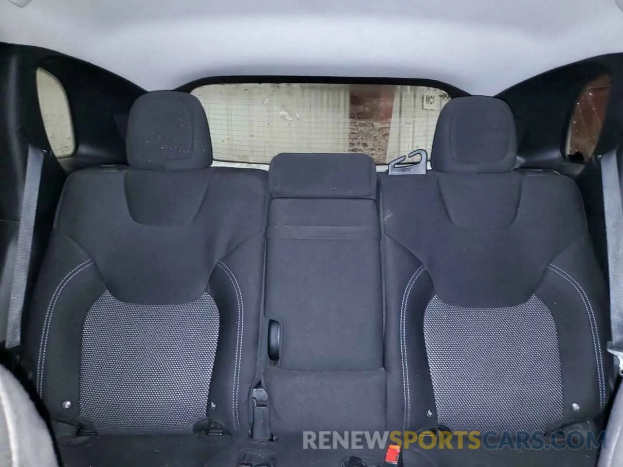 10 Photograph of a damaged car 1C4PJMCB0KD140738 JEEP GRAND CHER 2019