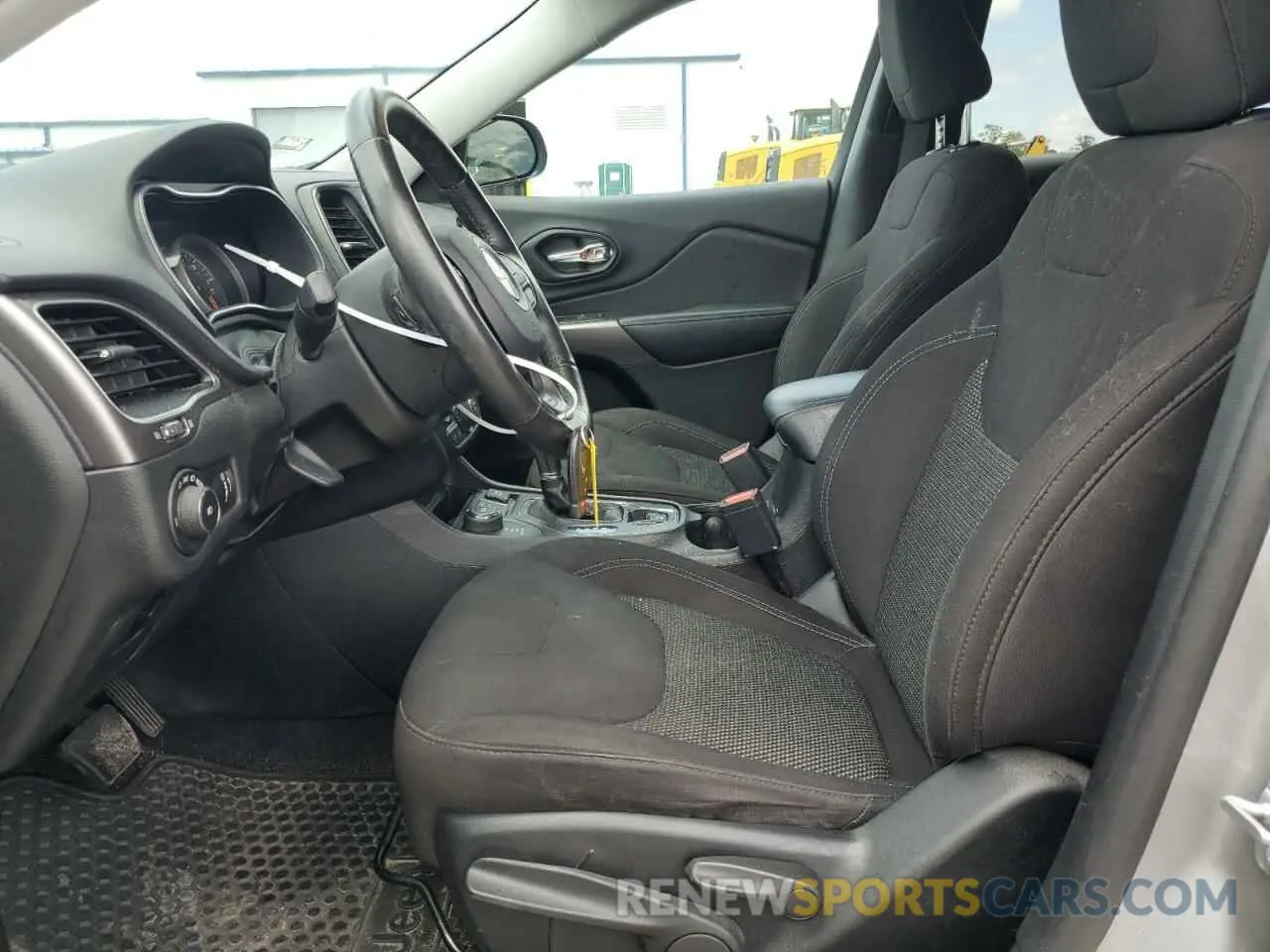 7 Photograph of a damaged car 1C4PJMCB0KD283723 JEEP GRAND CHER 2019