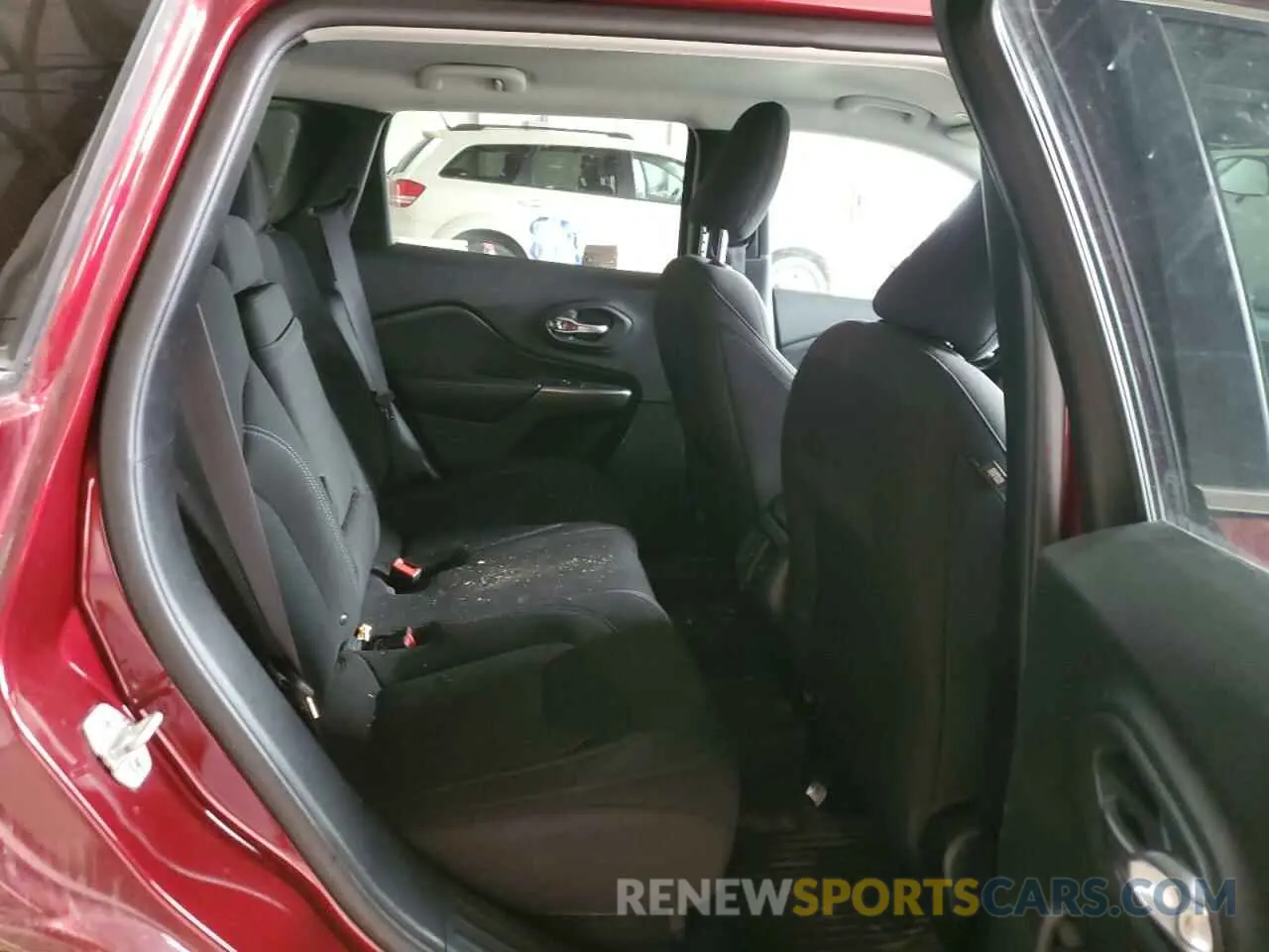 10 Photograph of a damaged car 1C4PJMCB1KD363063 JEEP GRAND CHER 2019