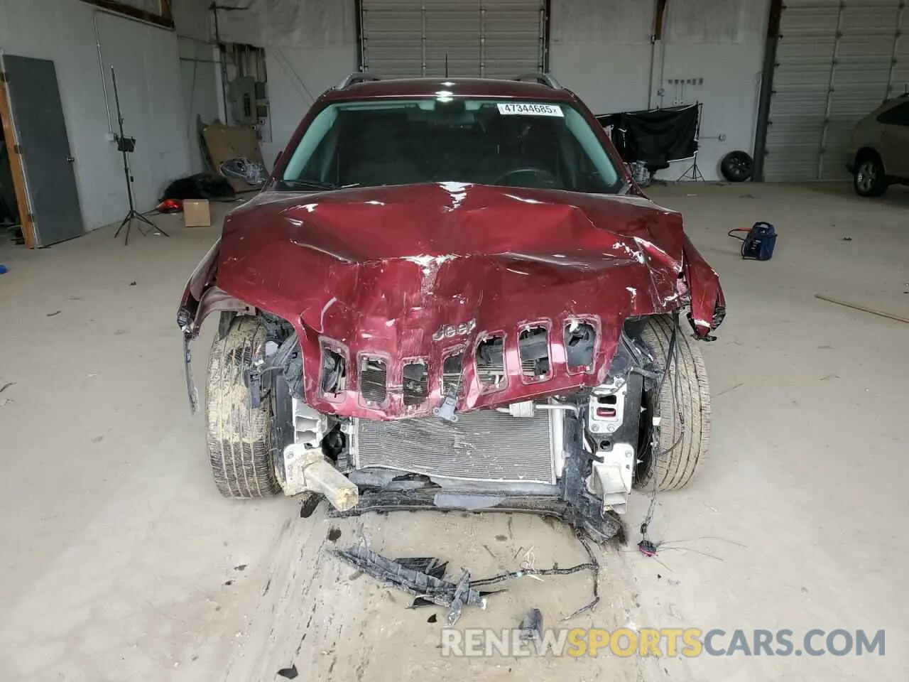 5 Photograph of a damaged car 1C4PJMCB1KD363063 JEEP GRAND CHER 2019