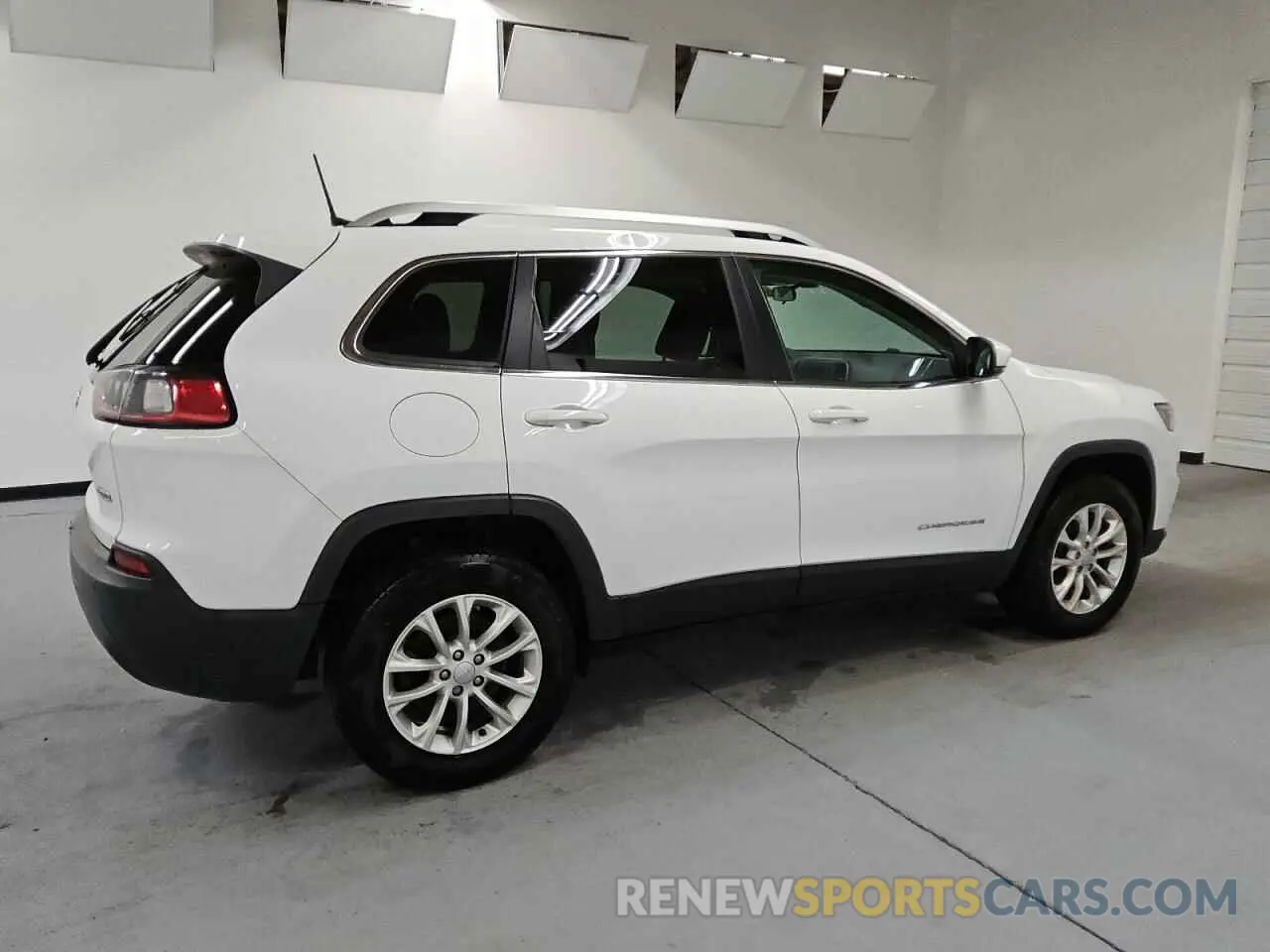 3 Photograph of a damaged car 1C4PJMCB1KD393132 JEEP GRAND CHER 2019