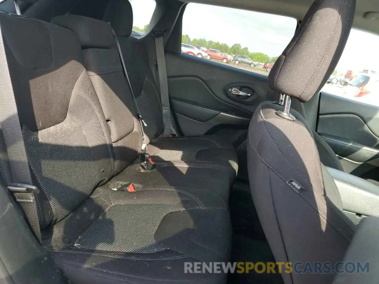 11 Photograph of a damaged car 1C4PJMCB2KD330721 JEEP GRAND CHER 2019