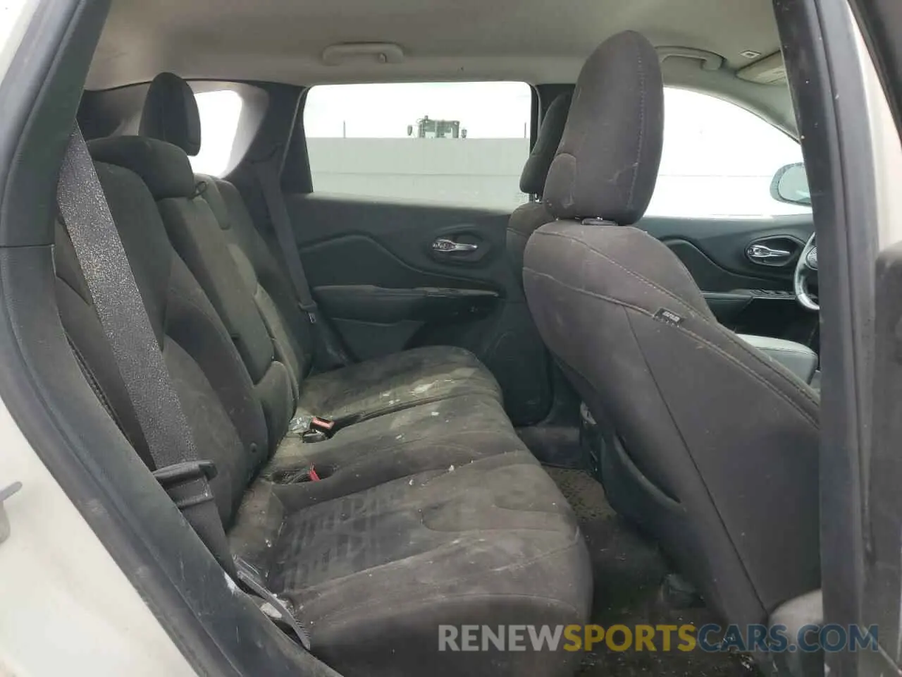 11 Photograph of a damaged car 1C4PJMCB2KD452964 JEEP GRAND CHER 2019