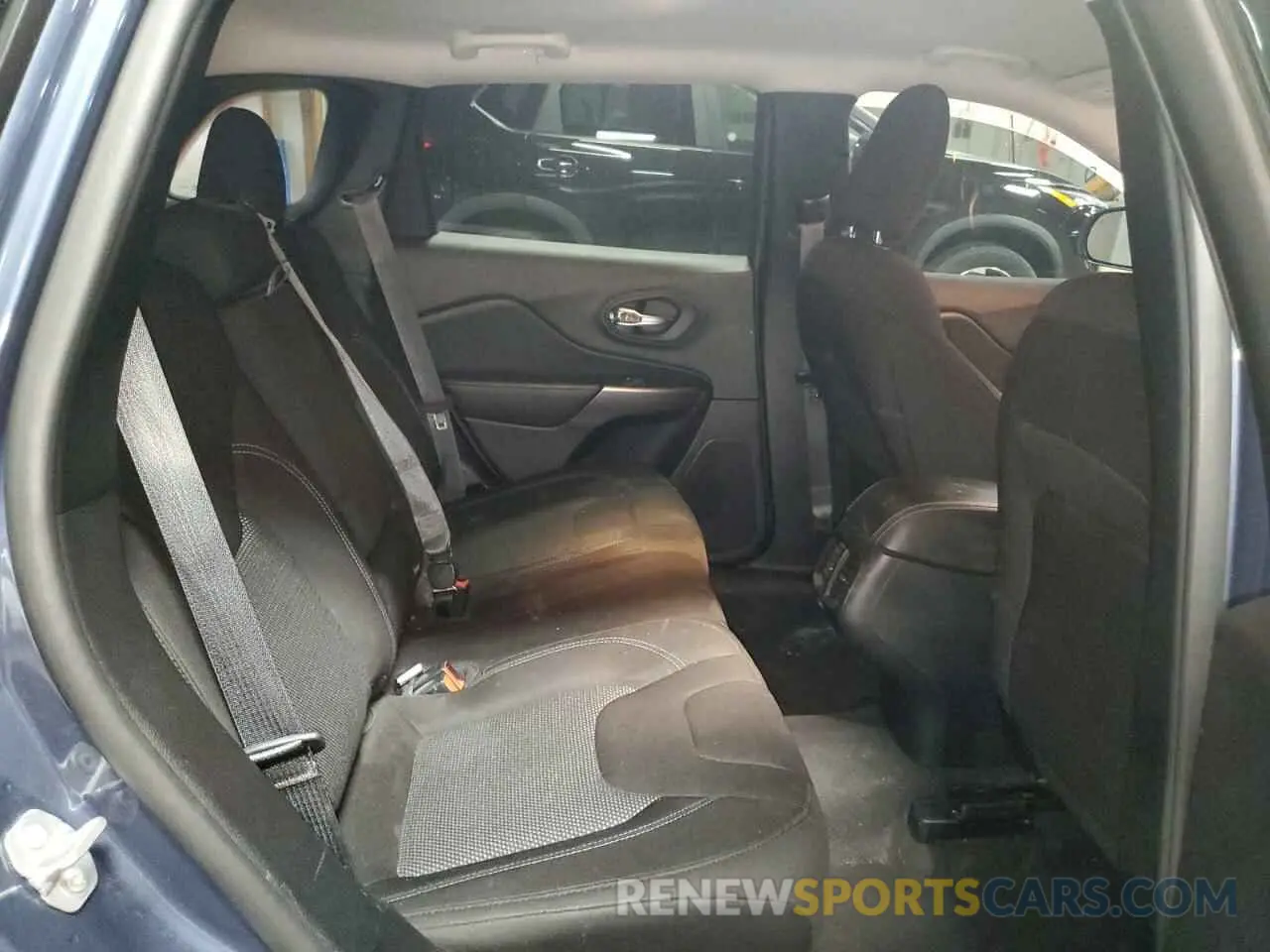 11 Photograph of a damaged car 1C4PJMCB2KD484202 JEEP GRAND CHER 2019