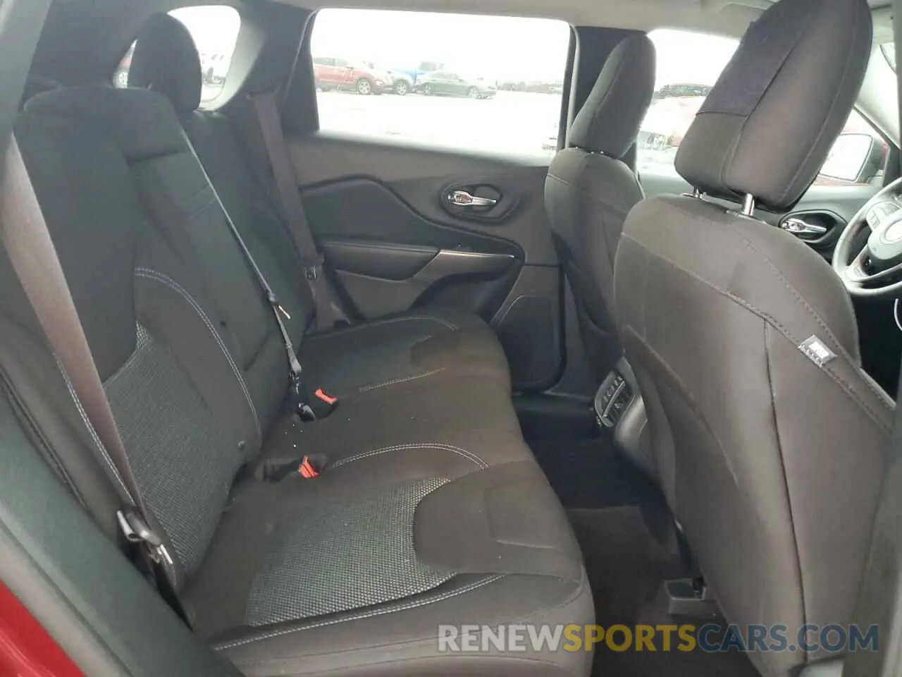 11 Photograph of a damaged car 1C4PJMCB3KD210488 JEEP GRAND CHER 2019