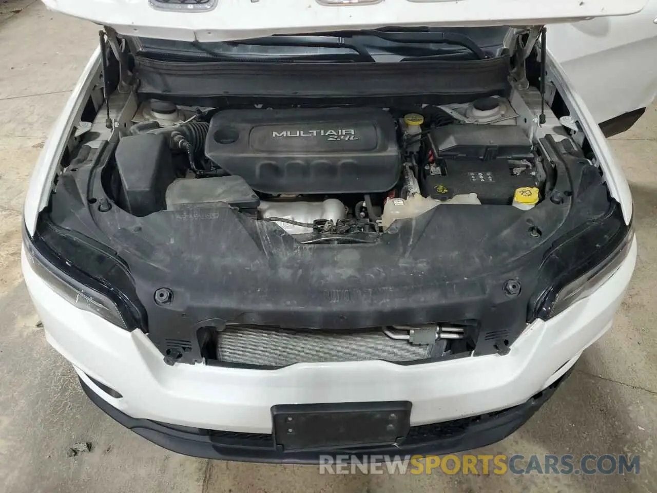 12 Photograph of a damaged car 1C4PJMCB4KD167666 JEEP GRAND CHER 2019