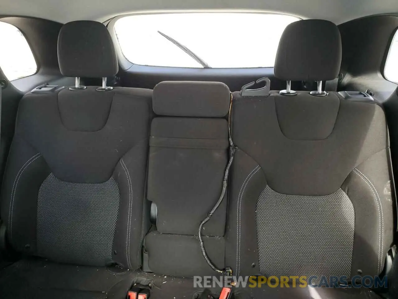 10 Photograph of a damaged car 1C4PJMCB4KD367480 JEEP GRAND CHER 2019