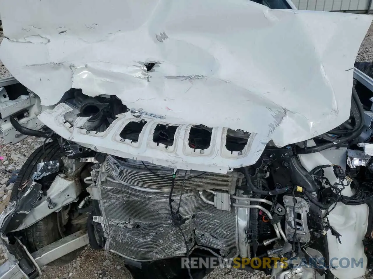 13 Photograph of a damaged car 1C4PJMCB4KD367480 JEEP GRAND CHER 2019