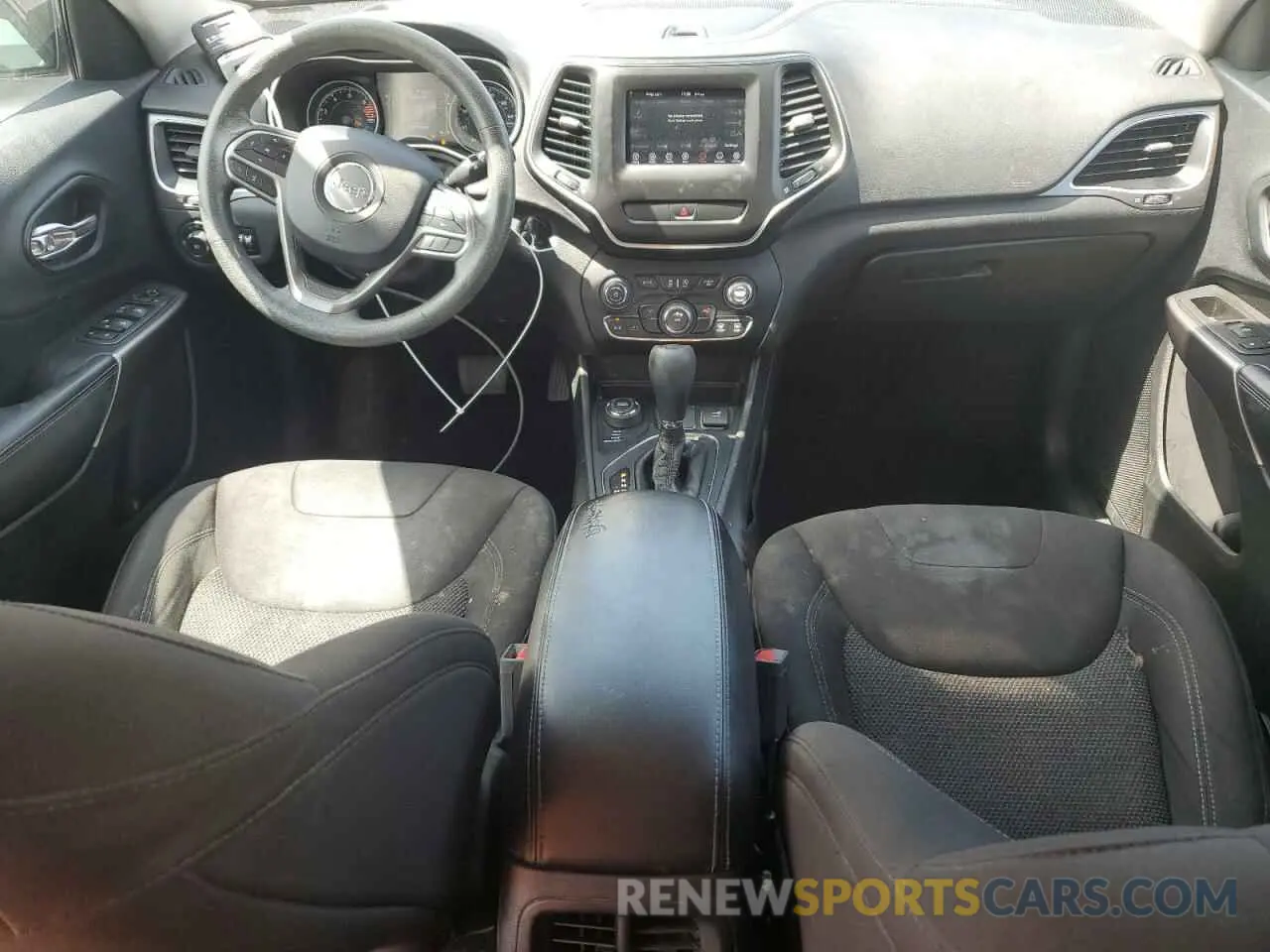 8 Photograph of a damaged car 1C4PJMCB8KD212964 JEEP GRAND CHER 2019