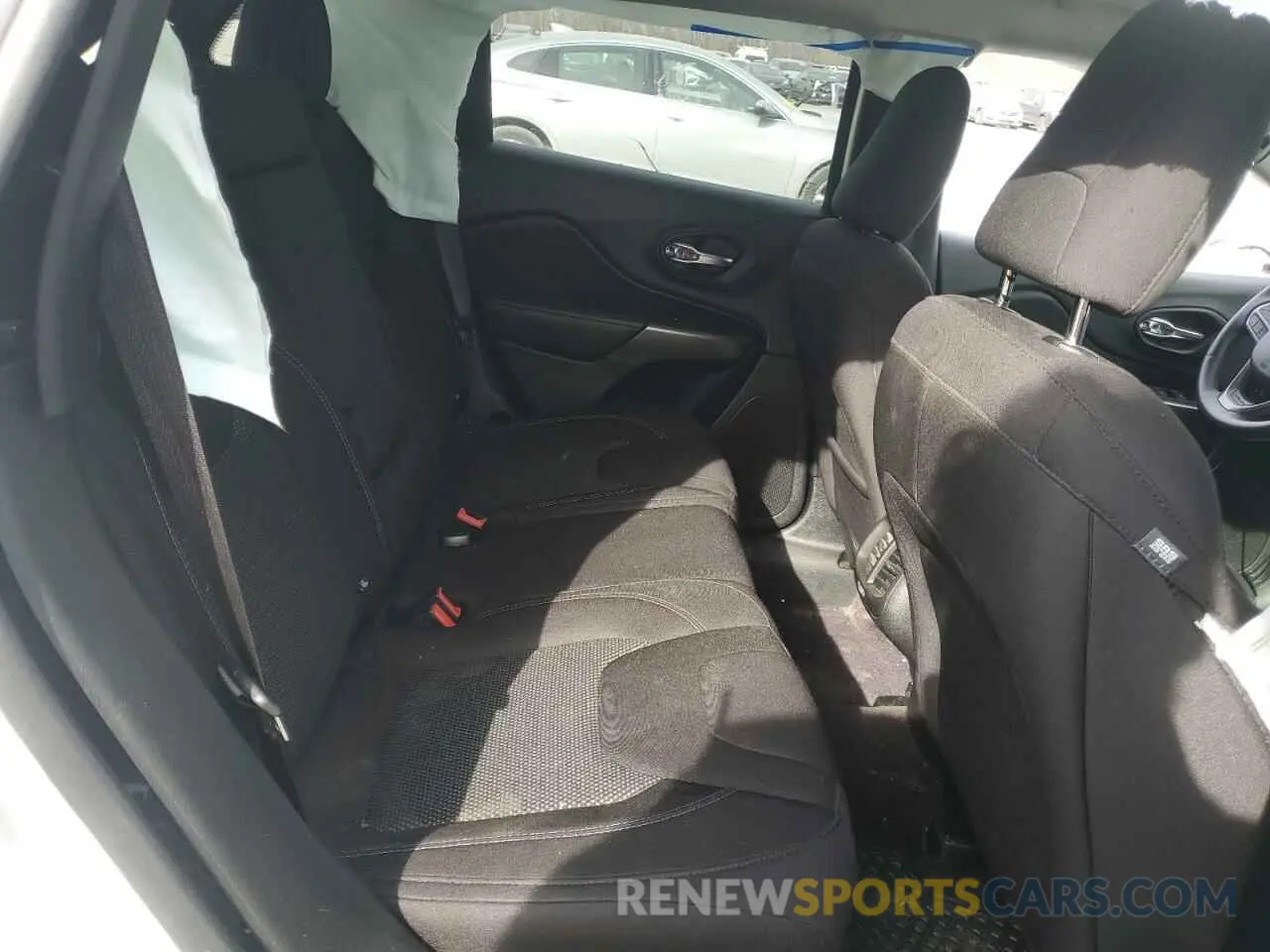 12 Photograph of a damaged car 1C4PJMCB9KD158249 JEEP GRAND CHER 2019