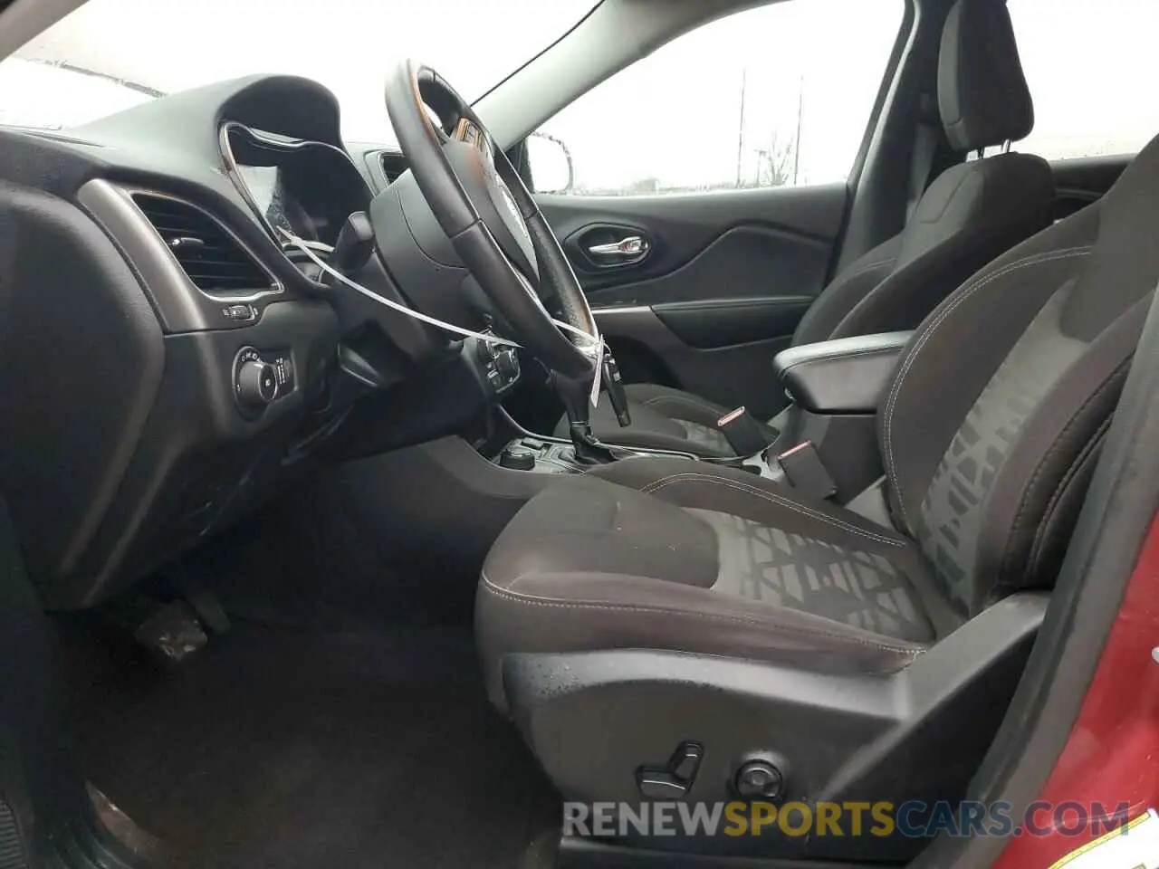7 Photograph of a damaged car 1C4PJMCBXKD279646 JEEP GRAND CHER 2019