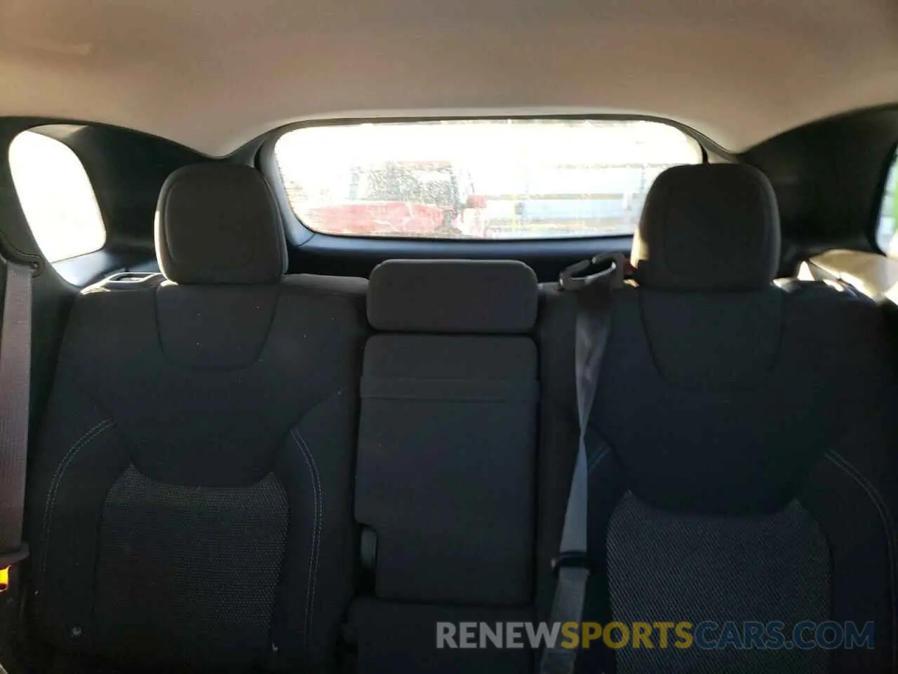 10 Photograph of a damaged car 1C4PJMCX0KD113213 JEEP GRAND CHER 2019
