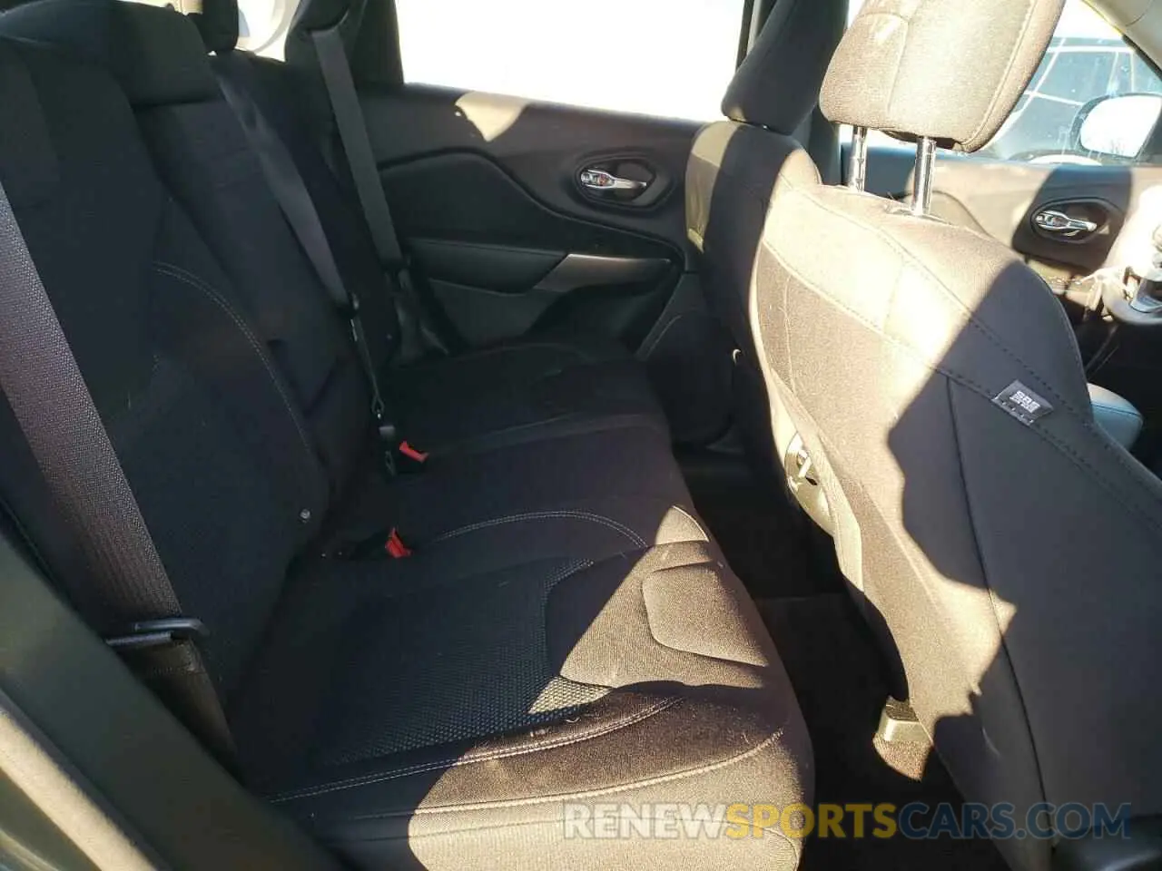 11 Photograph of a damaged car 1C4PJMCX0KD113213 JEEP GRAND CHER 2019