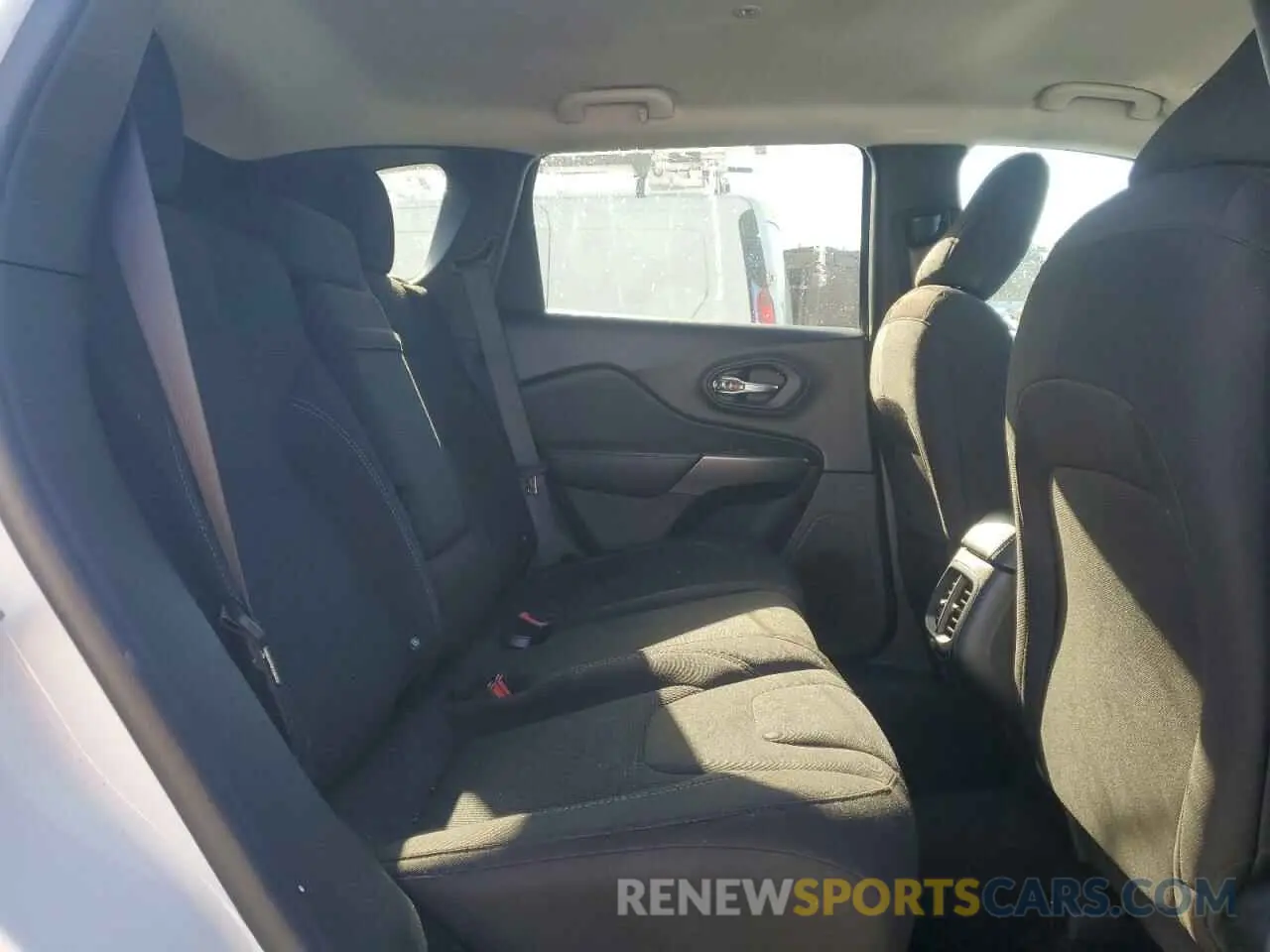 11 Photograph of a damaged car 1C4PJMCX0KD125555 JEEP GRAND CHER 2019