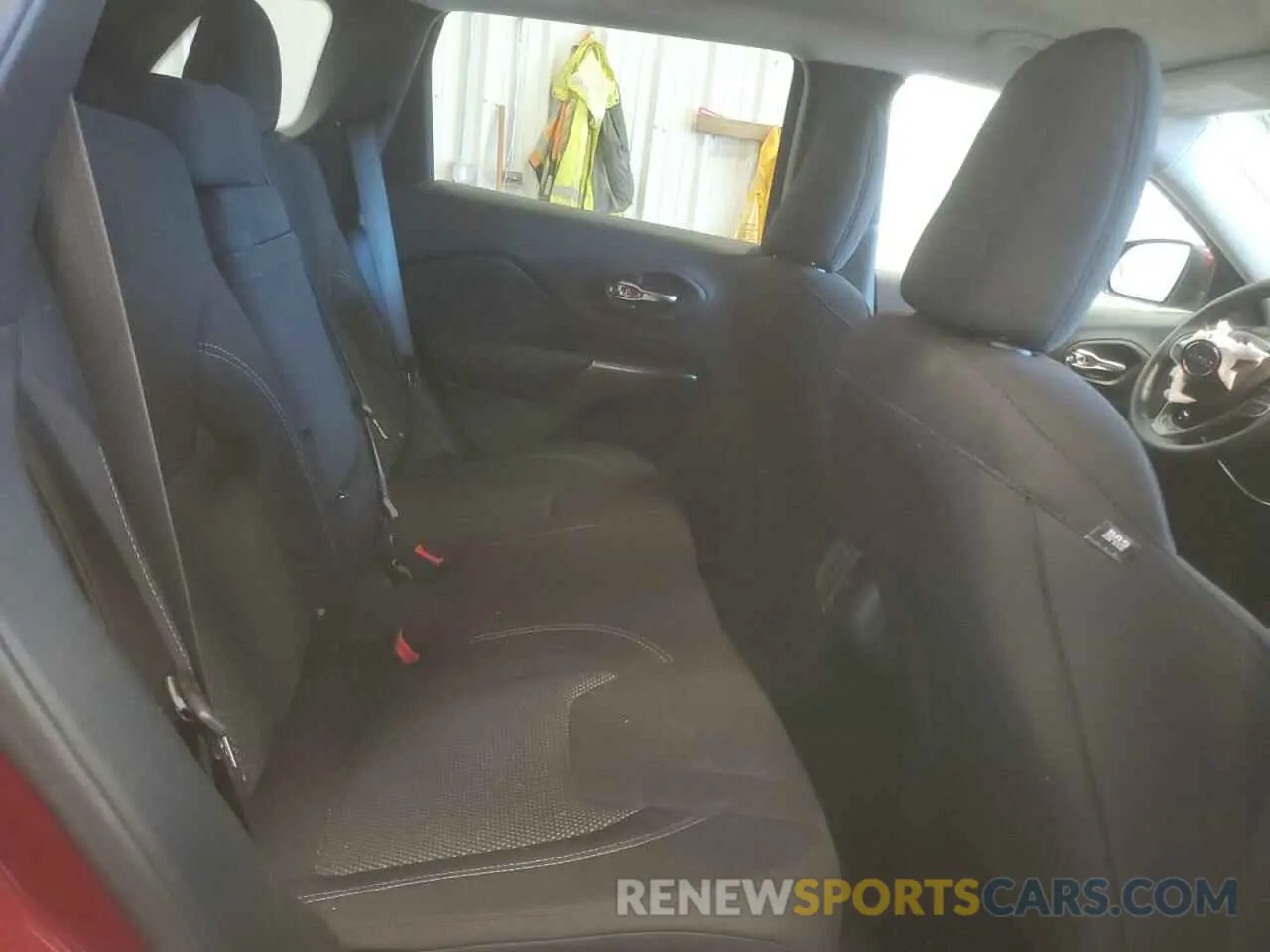 11 Photograph of a damaged car 1C4PJMCX0KD156840 JEEP GRAND CHER 2019