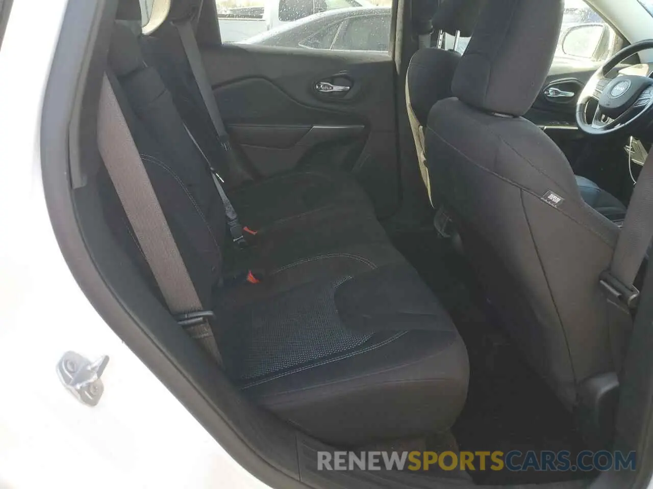 11 Photograph of a damaged car 1C4PJMCX4KD268329 JEEP GRAND CHER 2019