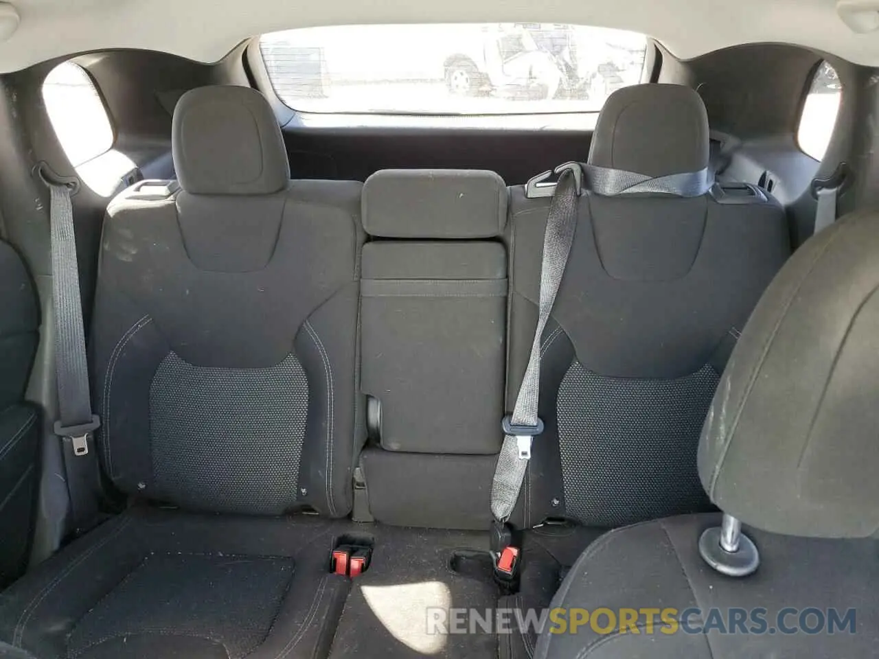10 Photograph of a damaged car 1C4PJMCX5KD172807 JEEP GRAND CHER 2019