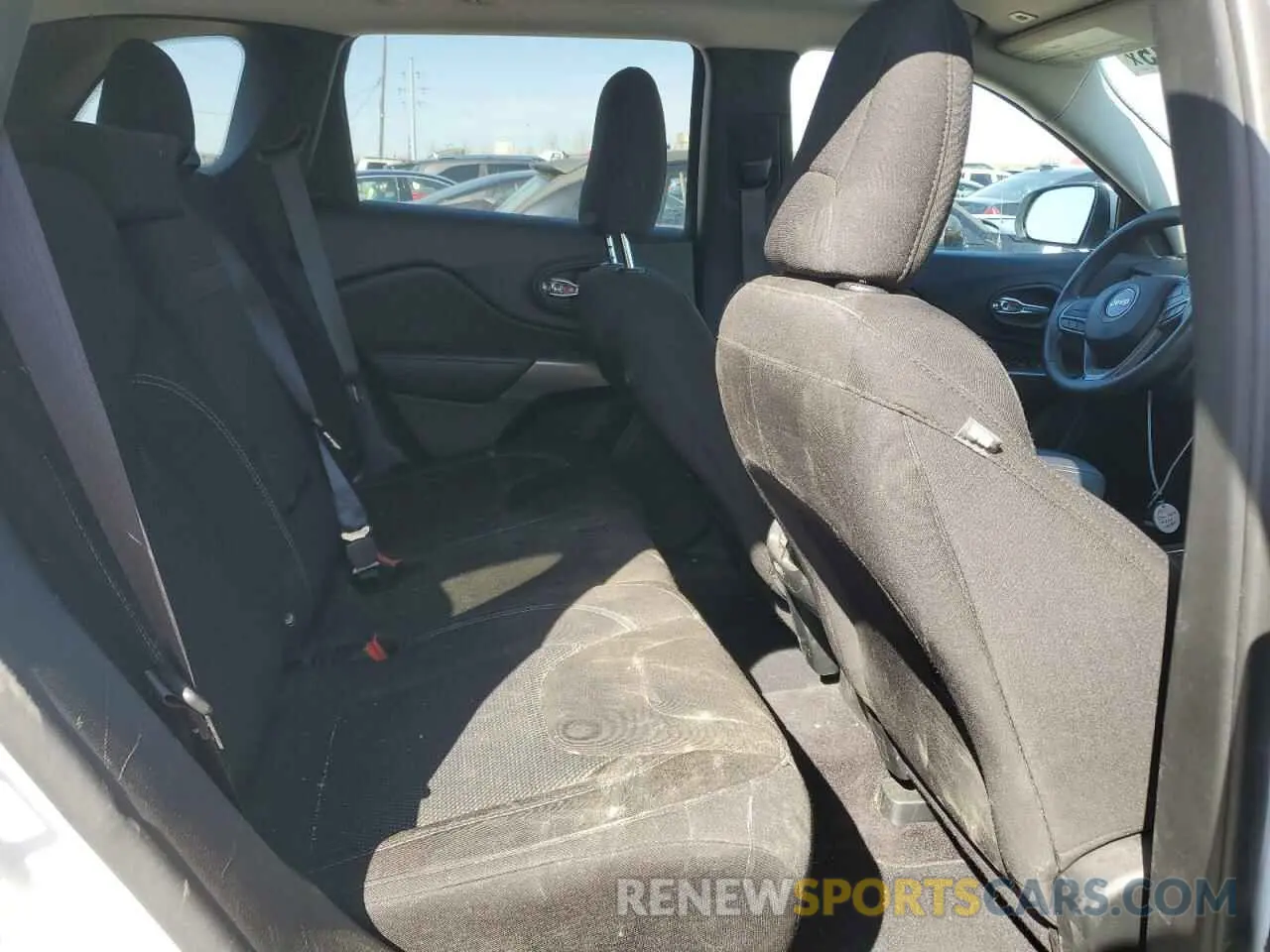 11 Photograph of a damaged car 1C4PJMCX5KD172807 JEEP GRAND CHER 2019