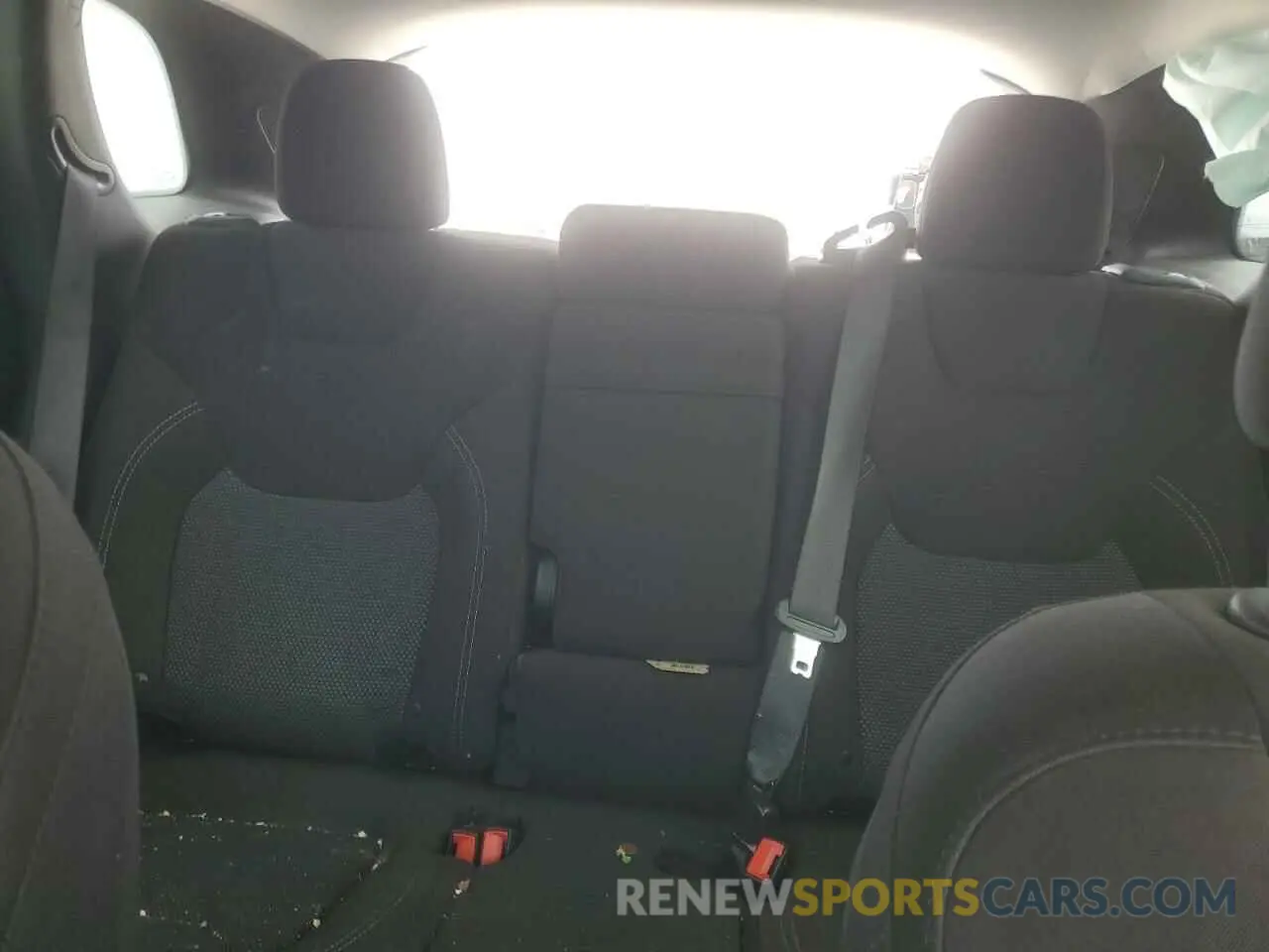 10 Photograph of a damaged car 1C4PJMCX5KD379634 JEEP GRAND CHER 2019