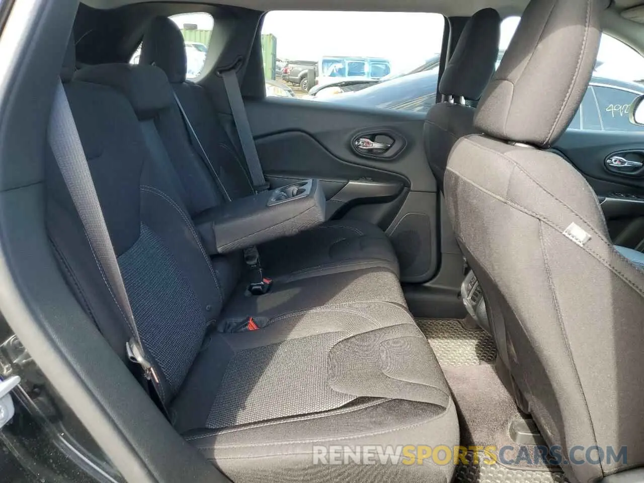 10 Photograph of a damaged car 1C4PJMCX8KD229789 JEEP GRAND CHER 2019
