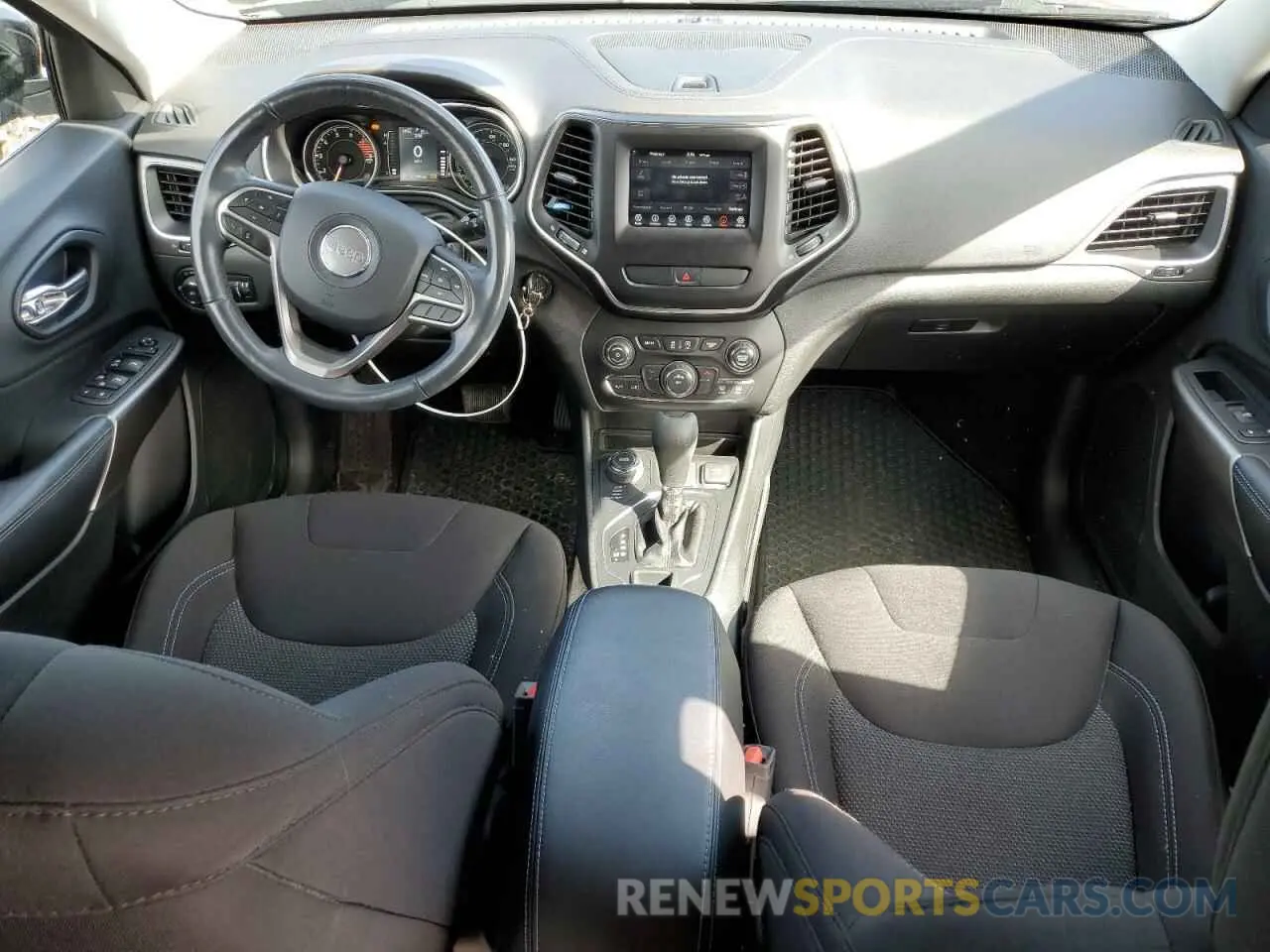 8 Photograph of a damaged car 1C4PJMCX8KD229789 JEEP GRAND CHER 2019
