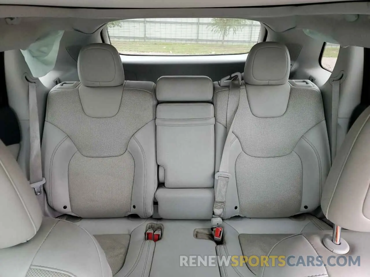 10 Photograph of a damaged car 1C4PJMDN0KD211509 JEEP GRAND CHER 2019
