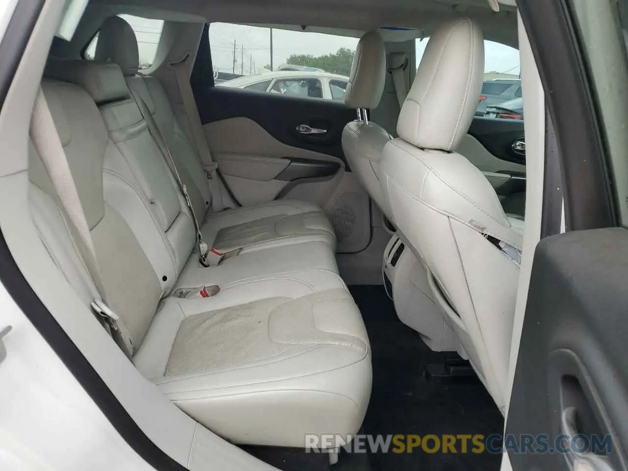 11 Photograph of a damaged car 1C4PJMDN0KD211509 JEEP GRAND CHER 2019