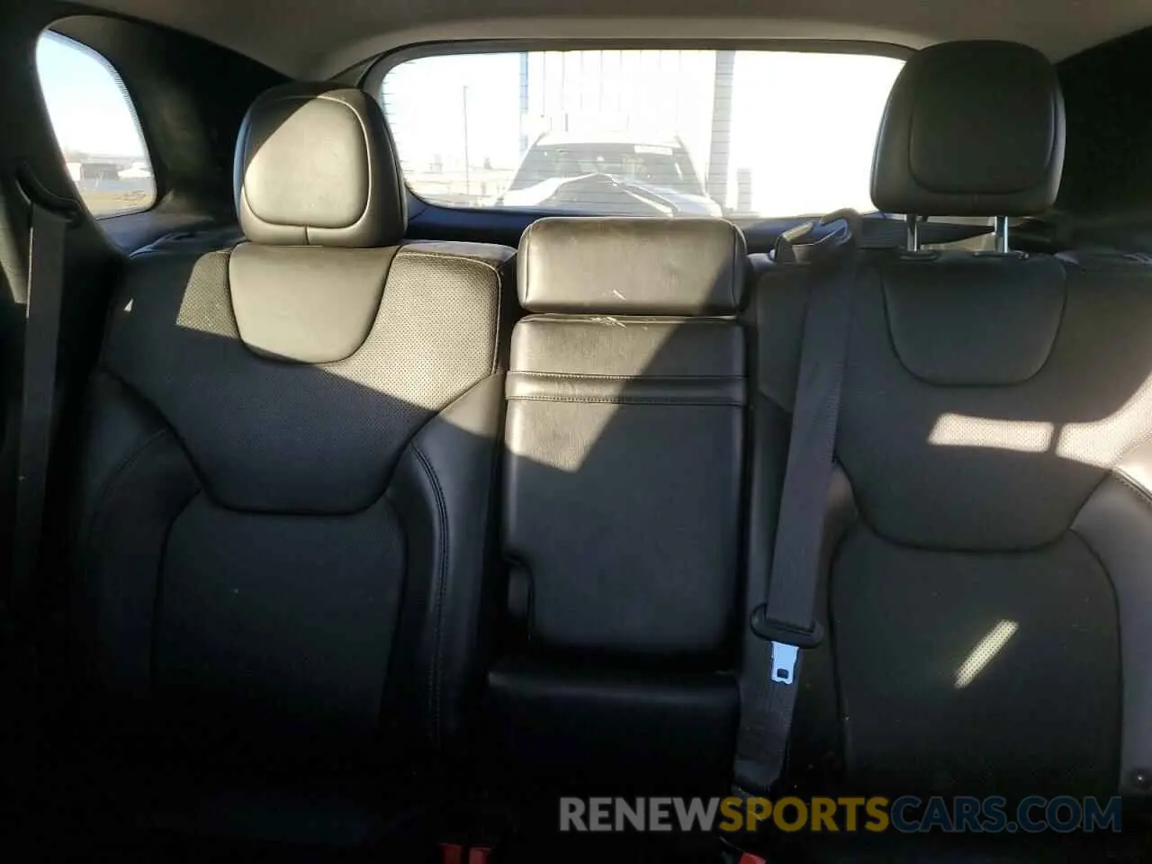 10 Photograph of a damaged car 1C4PJMDN0KD291846 JEEP GRAND CHER 2019
