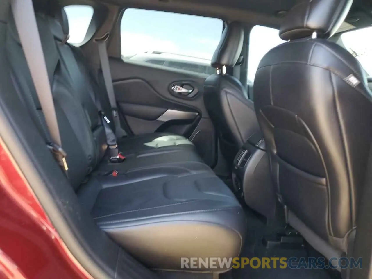 11 Photograph of a damaged car 1C4PJMDN0KD437307 JEEP GRAND CHER 2019