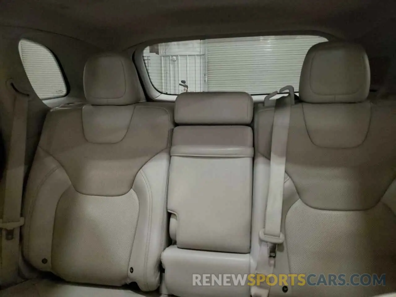 10 Photograph of a damaged car 1C4PJMDN1KD175054 JEEP GRAND CHER 2019