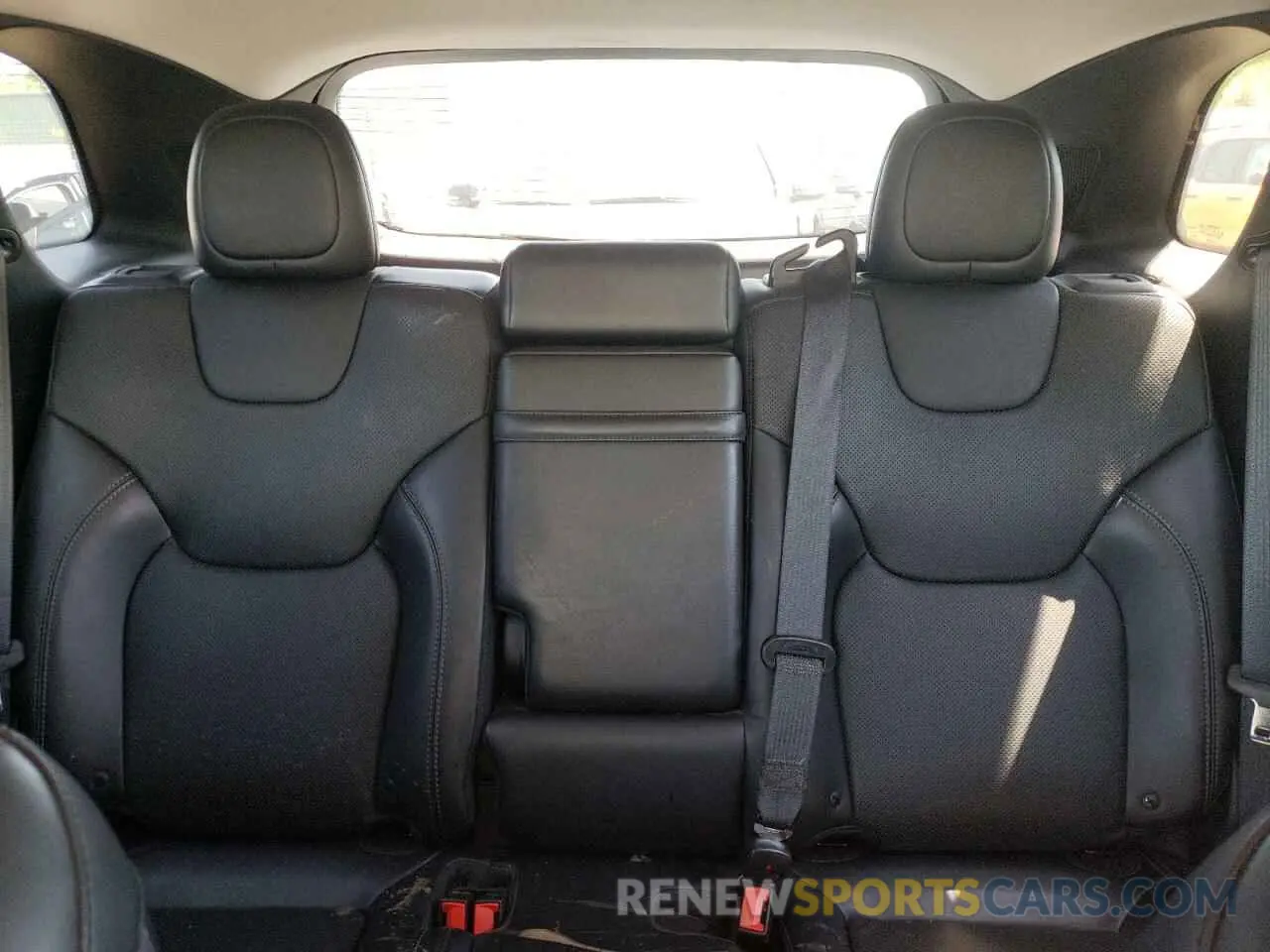 10 Photograph of a damaged car 1C4PJMDN1KD292343 JEEP GRAND CHER 2019