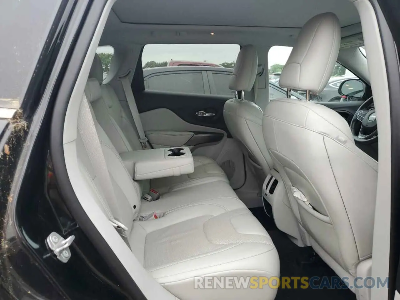 10 Photograph of a damaged car 1C4PJMDN2KD224133 JEEP GRAND CHER 2019