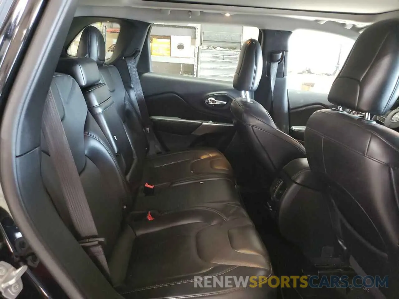 11 Photograph of a damaged car 1C4PJMDN4KD133803 JEEP GRAND CHER 2019