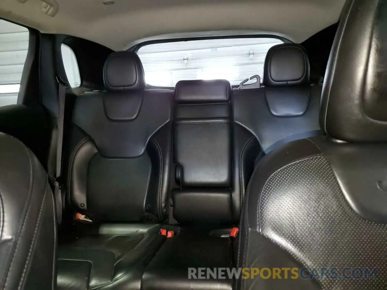 10 Photograph of a damaged car 1C4PJMDN5KD213711 JEEP GRAND CHER 2019