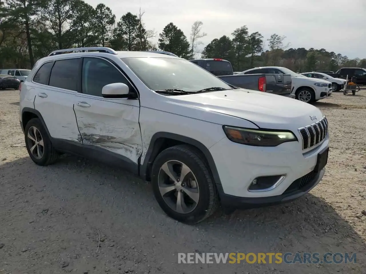 4 Photograph of a damaged car 1C4PJMDN7KD168464 JEEP GRAND CHER 2019