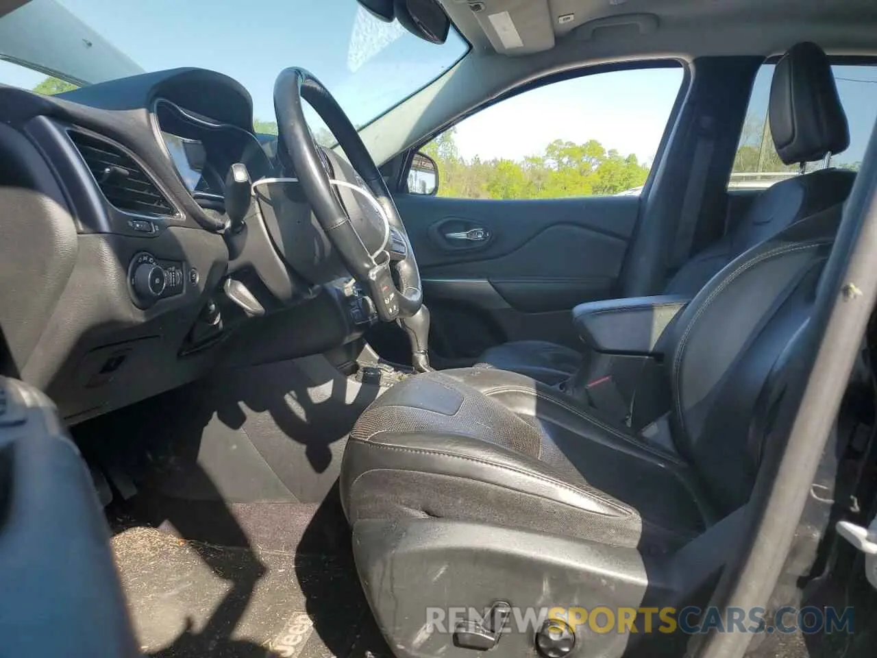 7 Photograph of a damaged car 1C4PJMDN7KD228730 JEEP GRAND CHER 2019