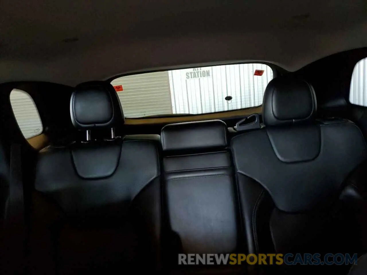 10 Photograph of a damaged car 1C4PJMDN8KD143069 JEEP GRAND CHER 2019