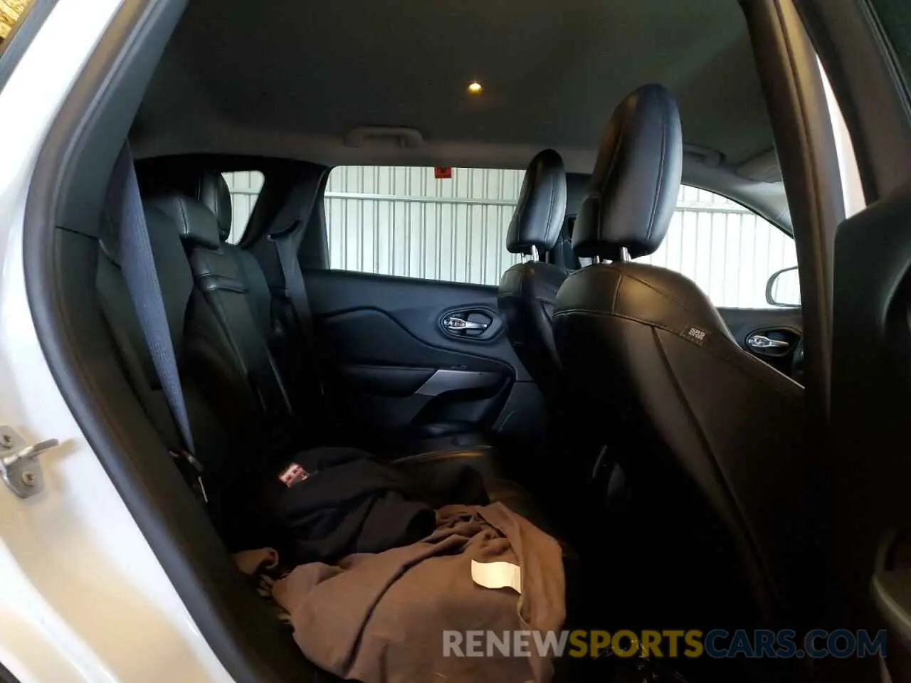 11 Photograph of a damaged car 1C4PJMDN8KD143069 JEEP GRAND CHER 2019