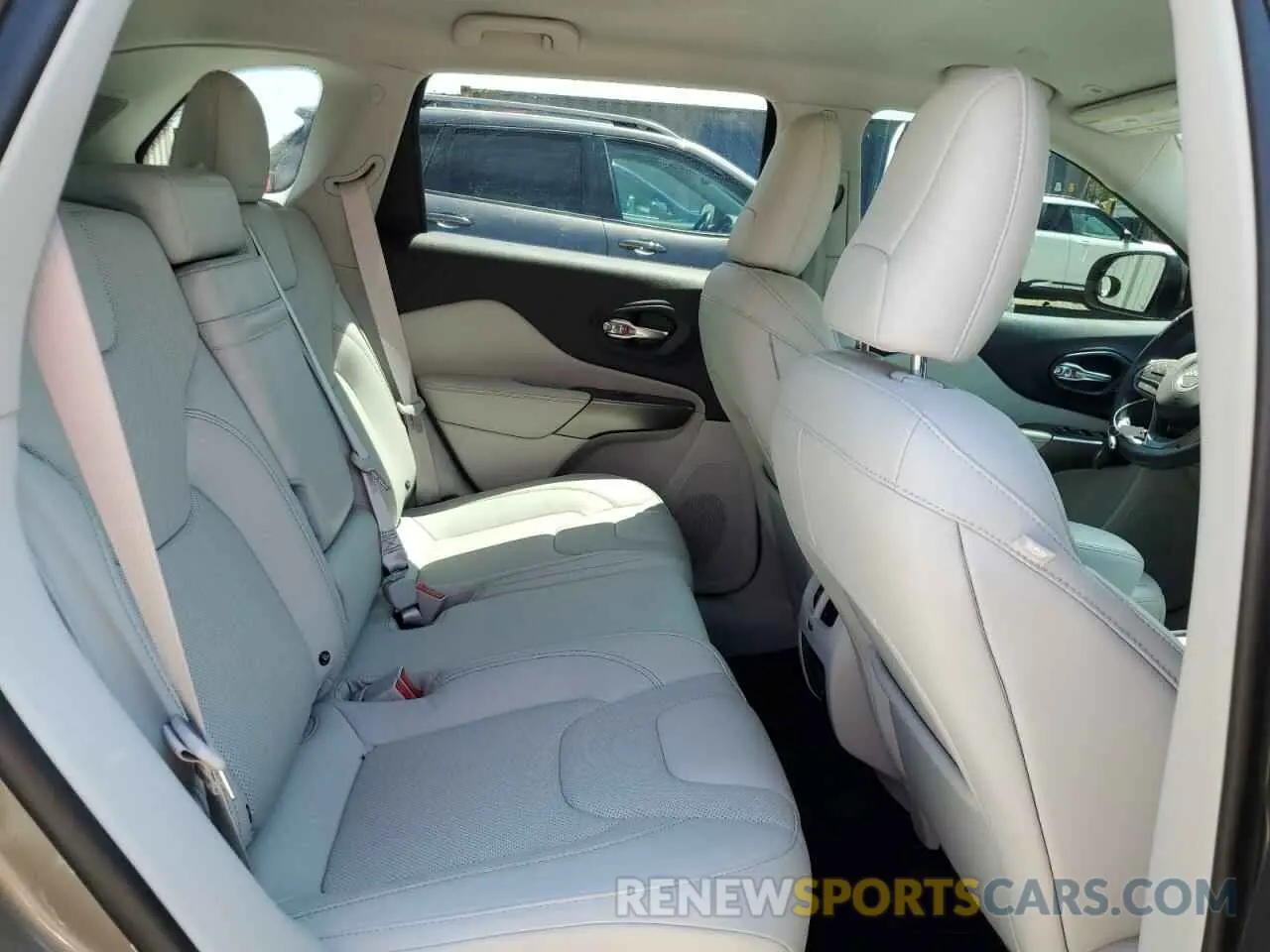 11 Photograph of a damaged car 1C4PJMDNXKD116701 JEEP GRAND CHER 2019