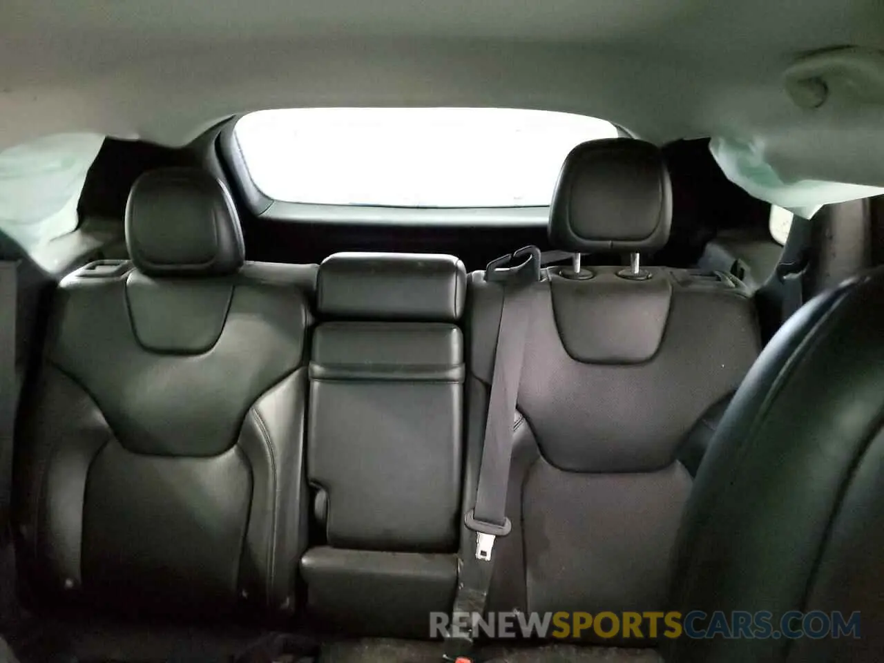 10 Photograph of a damaged car 1C4PJMDX0KD166329 JEEP GRAND CHER 2019